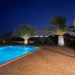 Ben - Private Pool Garden, Sun Day