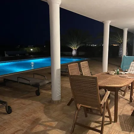 Ben - Private Pool Garden, Sun Day Villa