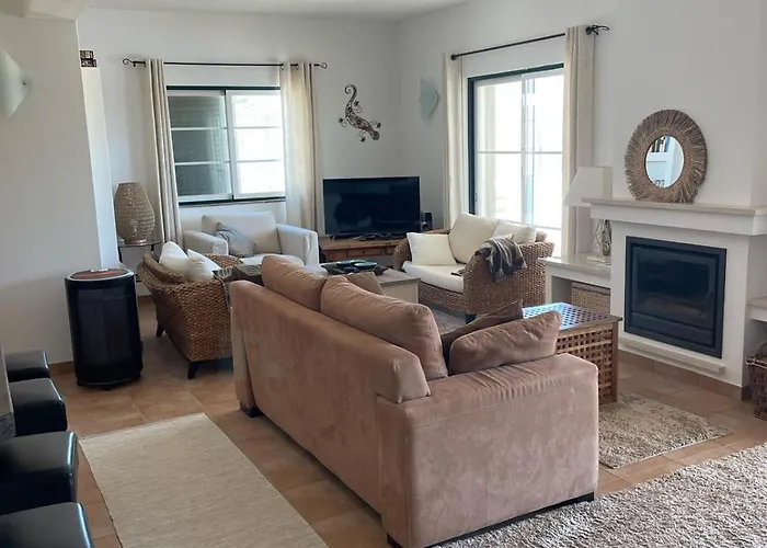 Ben - Private Pool Garden, Sun Day